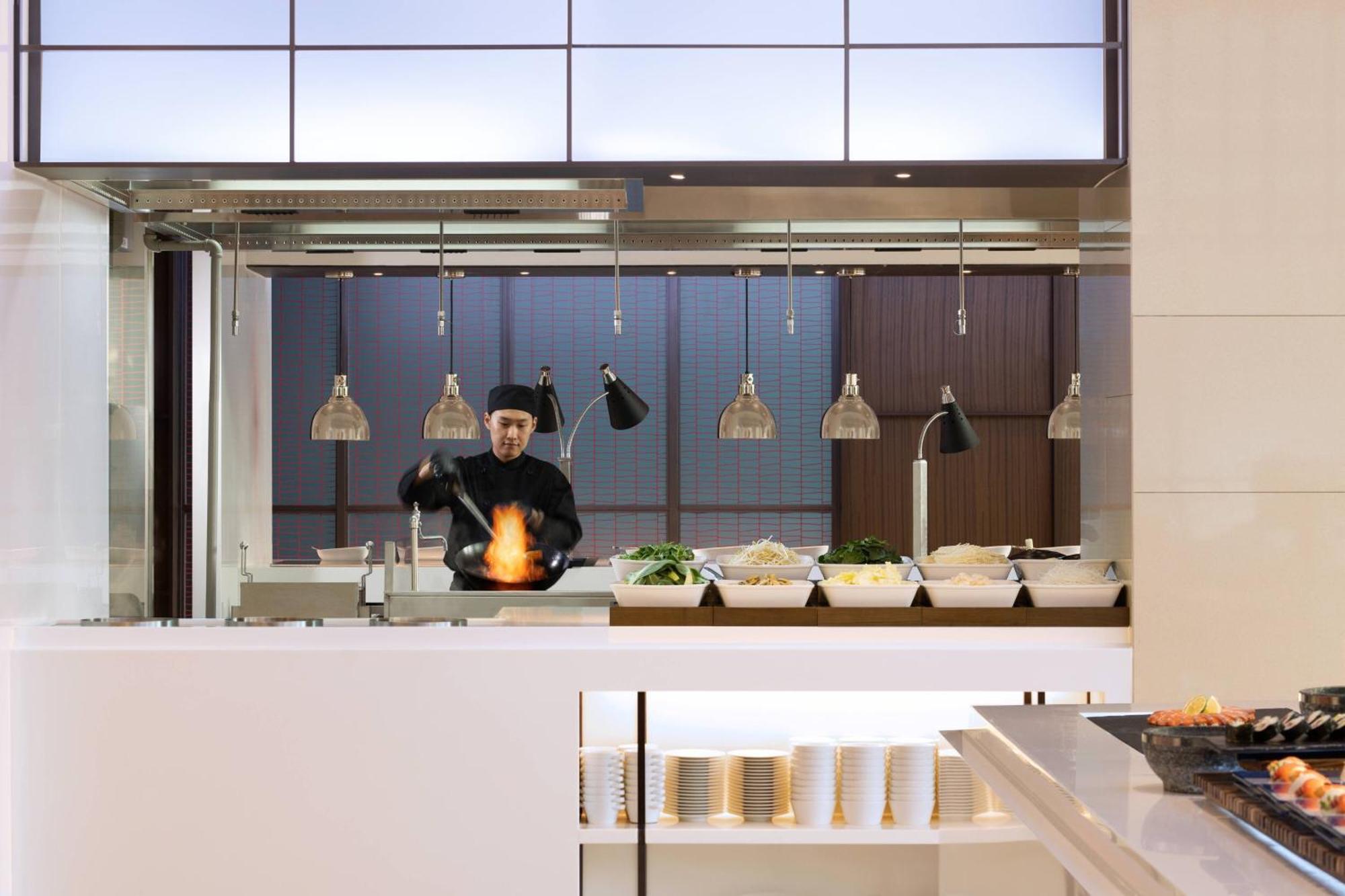 Courtyard By Marriott Suwon Hotel Exterior photo