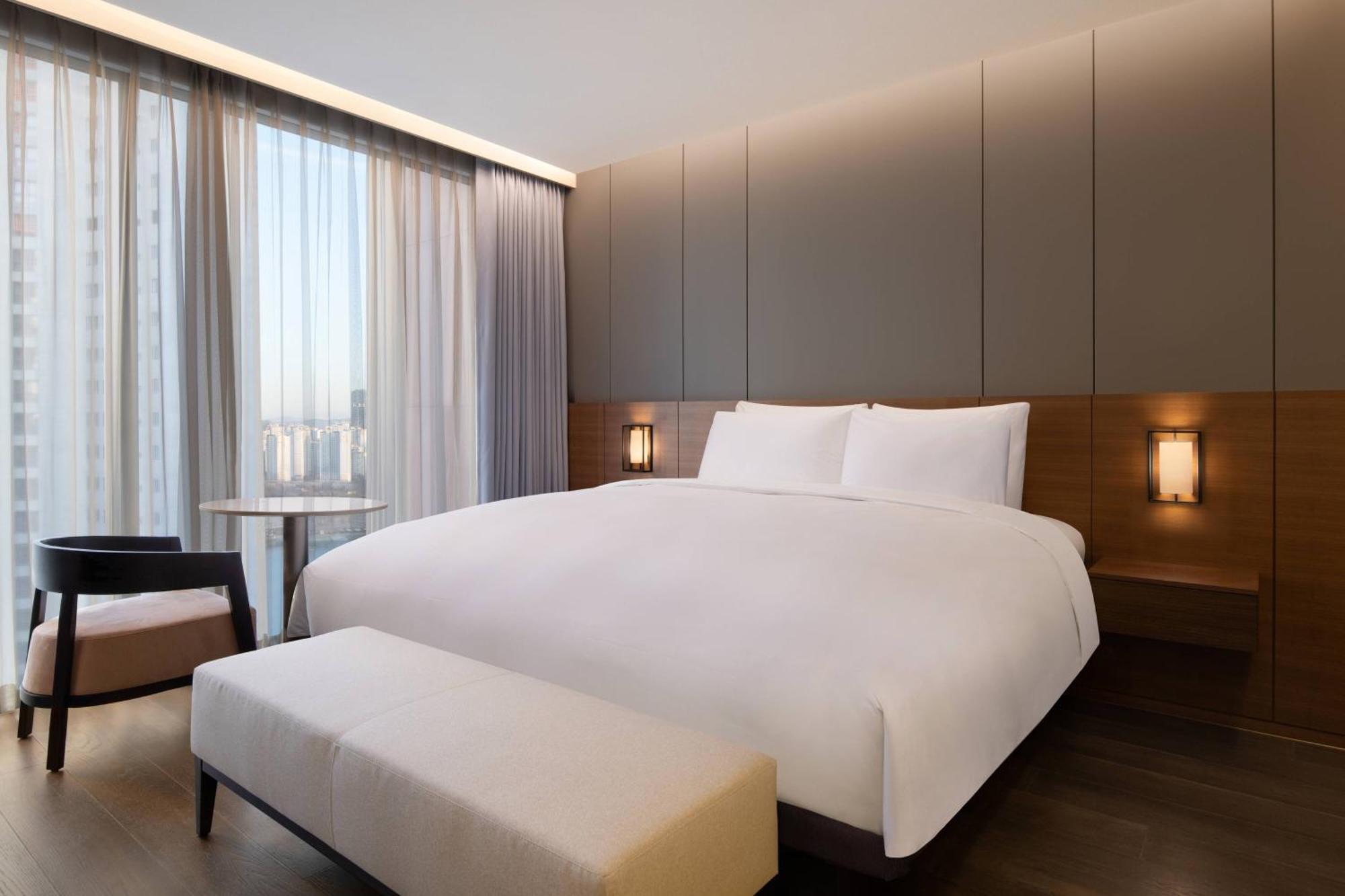 Courtyard By Marriott Suwon Hotel Exterior photo